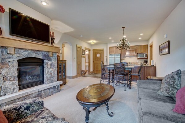 Flooring, Indoors, Floor, Living Room, Room