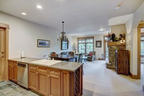 Flooring, Indoors, Room, Floor, Hardwood