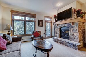 Living Room, Indoors, Room, Furniture, Couch