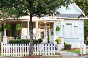 Your very own cottage in the middle of town