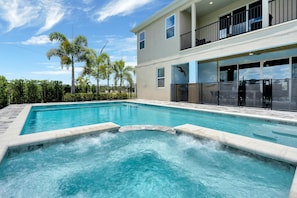 Huge private pool and spa