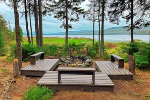 Firepit Area - large fire pit and seating!