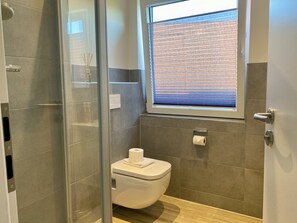 Ferienwohnung Schwalbennest mit 64qm, 2 Schlafzimmer, max. 4 Personen-Badezimmer mit WC und Dusche