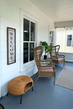 Enjoy and relax the wonders from the entrance porch 