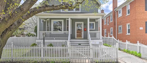 Oak Park Vacation Rental | 3BR | 1BA | 1,800 Sq Ft | Access By Stairs