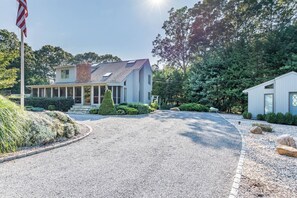 Driveway entry to home