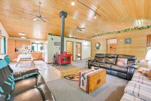 Interior | Open Floor Plan | Free WiFi
