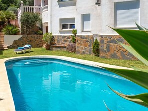 L'Eau, Plante, Fenêtre, Bâtiment, Bleu Azur, Piscine, Plan D'Eau, Herbe, Loisir, Paysage