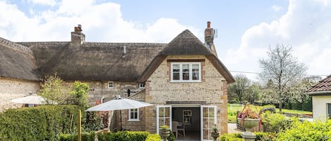 Coombe Cottage, Sydling St Nicholas: A charming Grade II listed, thatched cottage