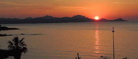 Vue du levé du soleil de votre terrasse