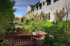 The Amish Garden With Seating 5