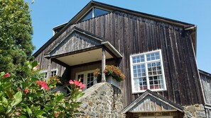 2 One Bedroom  Exterior 2