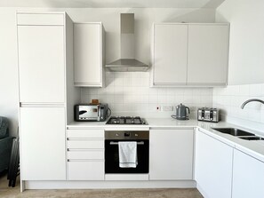 Fully equipped kitchen (1)