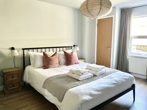 King size bed in master bedroom (2)