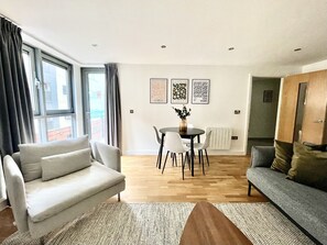 Spacious living/dining area with smart TV