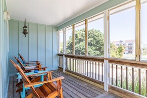 Sip your morning coffee and read your beach novel in the screened-in front porch overlooking Duck Road / NC-12. 