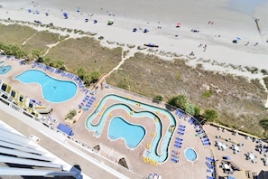 Top Resort Huge Pool Deck