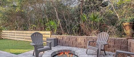 Gas fire pit