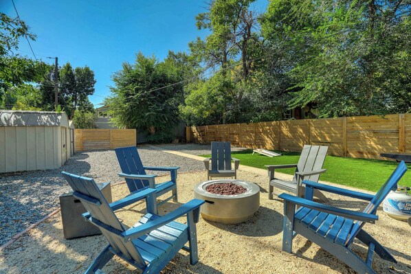 Play games and have a BBQ in this private outdoor space!