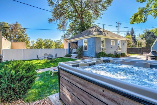 NEW! In the shared backyard, we just installed a brand new 8 person Viking Hot Tub! Relax after a nice hike and soak. The backyard is a shared area between the main house and the guesthouse (aka the Corona Cabana). Both are on Airbnb for rent!