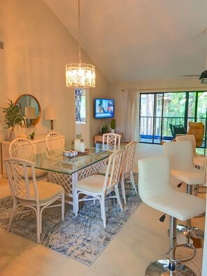 Dining area for 6 with counter seating for 3
