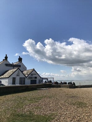 local pub 2 minutes away - the old neptune