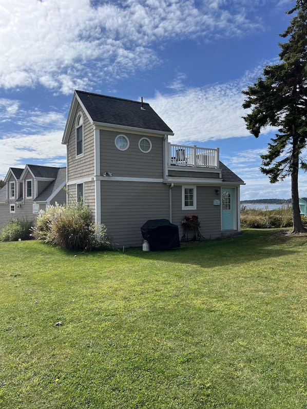 Welcome to Sand Dollar! This middle sister cottage faces west and is perfect for those gorgeous Maine sunsets.