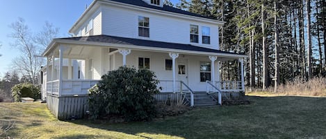 Welcome to Hay! 
This view of the front of the house faces Mackerel Cove!