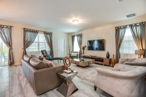 This villa has a total of 6 bedrooms.