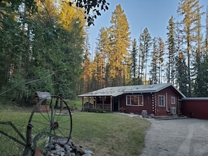 View of the cabin from the driveway coming in.