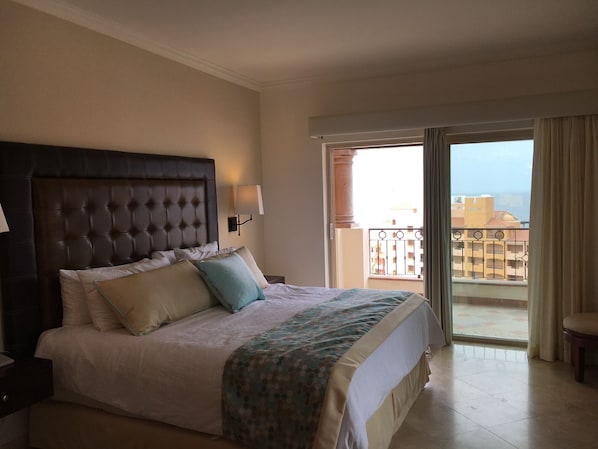 MASTER BEDROOM - WRAP AROUND DECK-OCEAN AND MARINA VIEWS-
 WITH PRIVATE BATHROOM