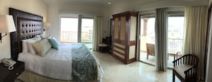 SPACIOUS MASTER BEDROOM WITH WRAP AROUND DECK