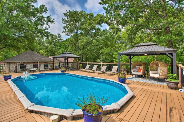 Yantis Vacation Rental | 3BR | 3BA | 3,044 Sq Ft | Step-Free Access