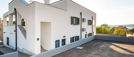 Cielo, Propiedad, Planta, Ventana, Edificio, Árbol, El Terreno Del Lote, Casa, Puerta, Fachada