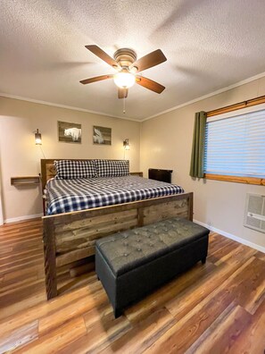 Master bedroom with king bed and en-suite bath 