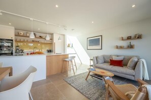 The Seas Annexe, Burnham Overy Staithe: Open plan living area