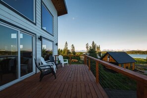 Ready to enjoy your morning coffee out on the deck? This is why you came to Alaska was to take in more beauty than you could handle. Stay out longer, whether it's the fresh morning brew or the happy hour mix, you'll appreciate the spaciousness of the deck.