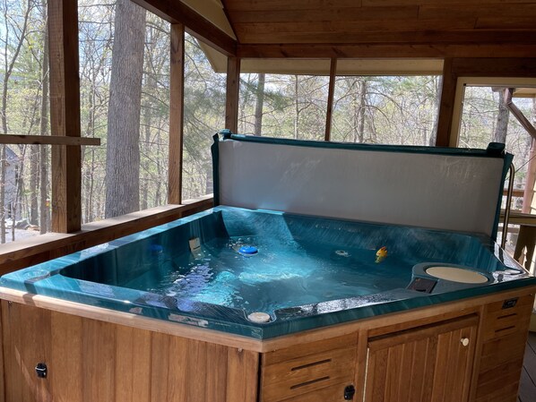 Indoor spa tub