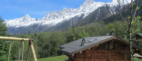 chalet avec beaucoup de liberté   vue sur la chaine du mt blanc 200M   centre