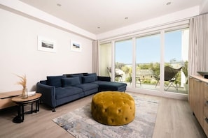 Living room at 5 The Strand, Porth, Cornwall, self catering with Beach Retreats.