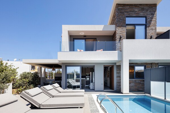 VillAgioi villa I is a 2-bedroom villa, suitable for 4 guests in beds