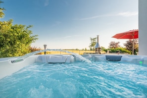 Bain à remous extérieur