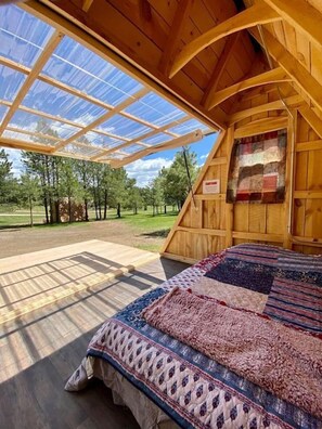 Glamping in style. Electricity, refrigerator, coffee/tea, fan, +more!