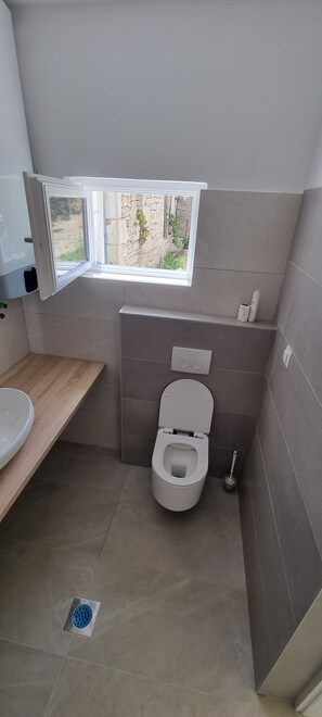 Modern Toilette