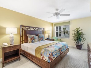 Primary Bedroom - King Bed, Balcony Access, En Suite Bathroom