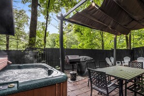 Hot tub, outdoor dining and firepit