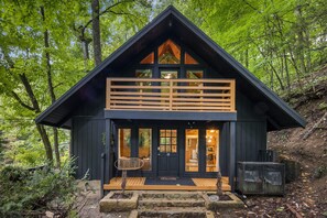 Black A-Frame Chalet nestled in the mountains. About 1 mile from Ober Gatlinburg