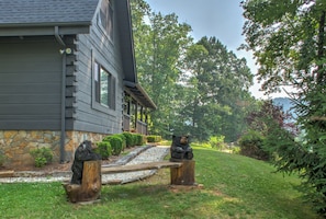 Experience Tranquility & Charm at Sleepy Bear