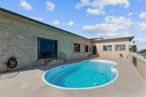 Pool, Water, Building, House, Jacuzzi