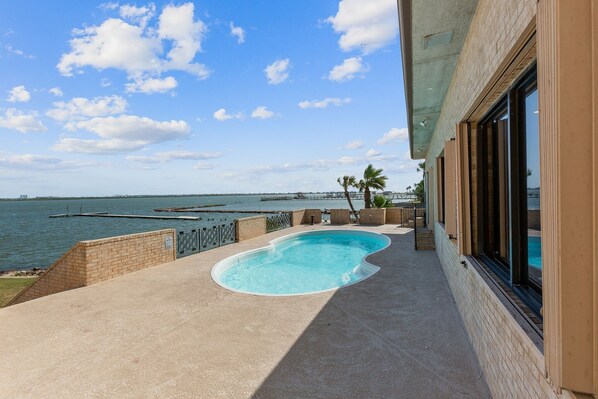 Building, Water, Floor, Railing, Hotel